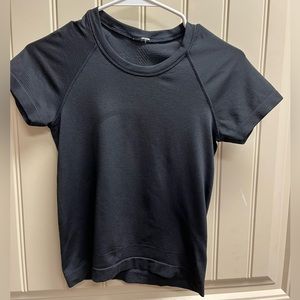 Lululemon Black Swiftly Tech 2.0 Race Length Shirt Size 2
